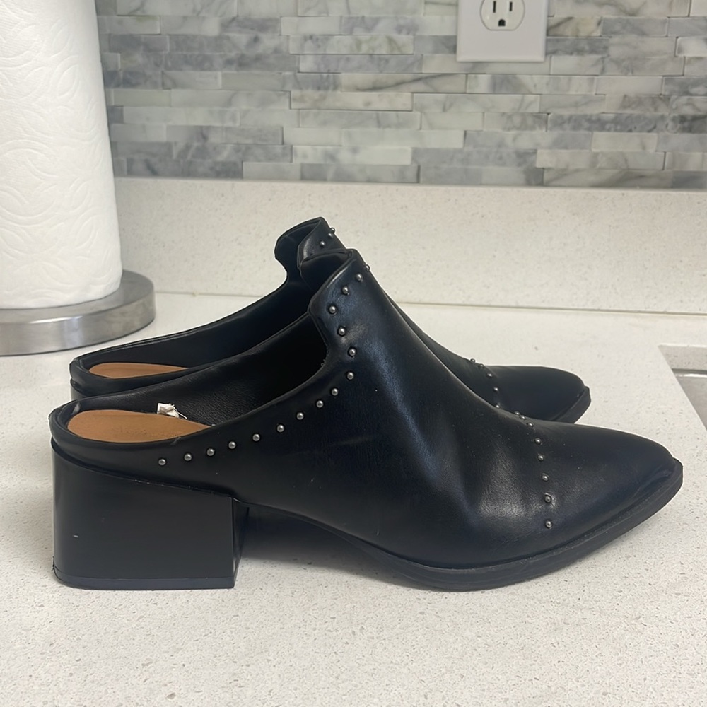 Universal Thread booties!
